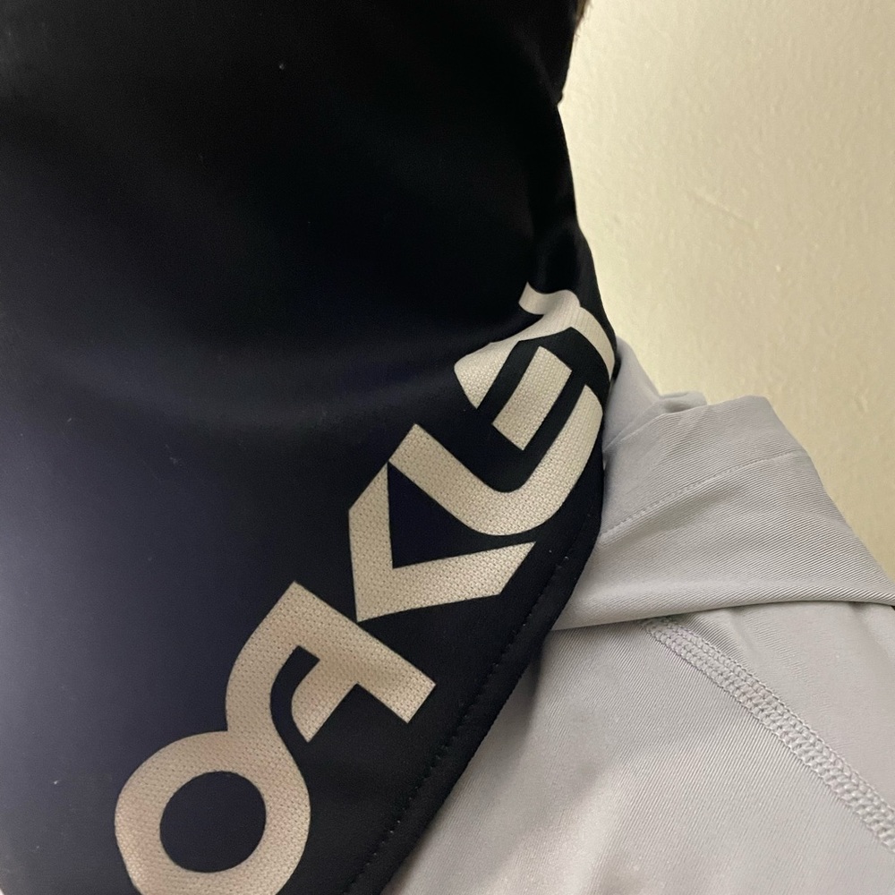 Oakley Bandana